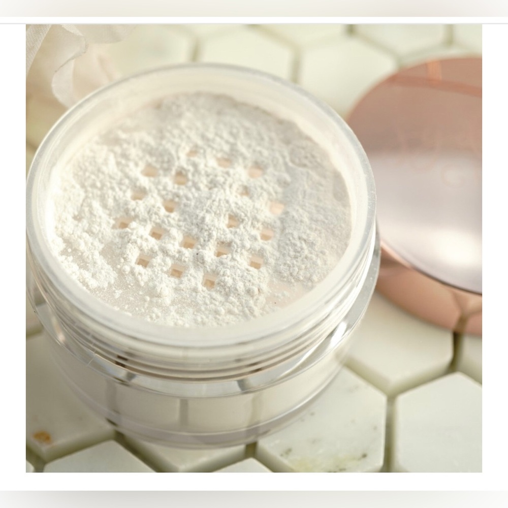 NWOB Sydney Grace “Fair” Cloud Nine setting powder